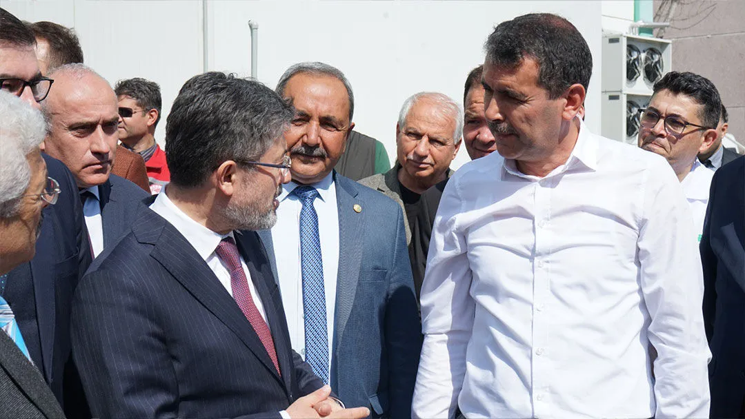 Tarım ve Orman Bakanı İbrahim Yumaklı, Tire Süt Kooperatifi’ni ziyaret etti.