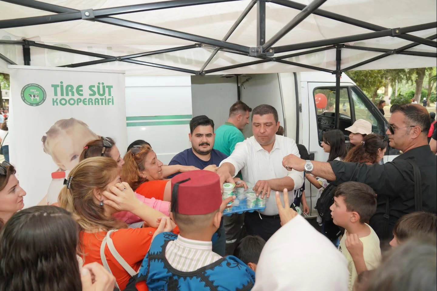 Tire'li Çocuklara Tire Süt Ayranı