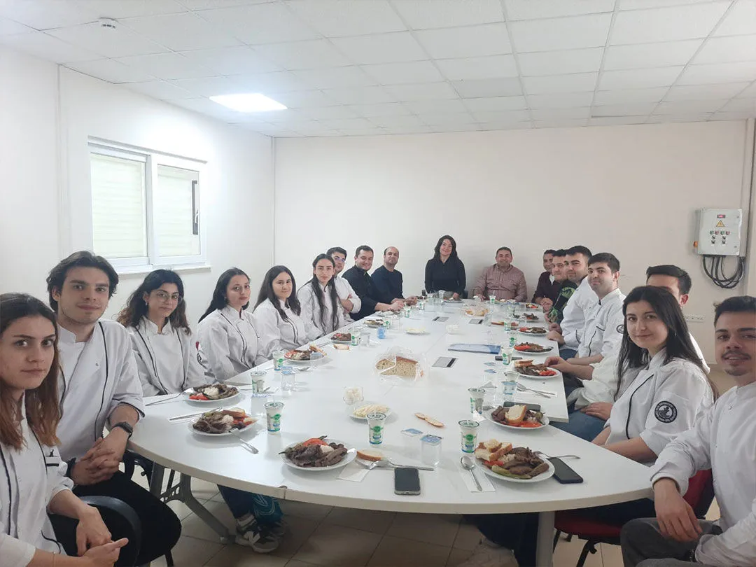 Gastronomi öğrencileri, Tire Süt Kooperatifi’ni ziyaret etti